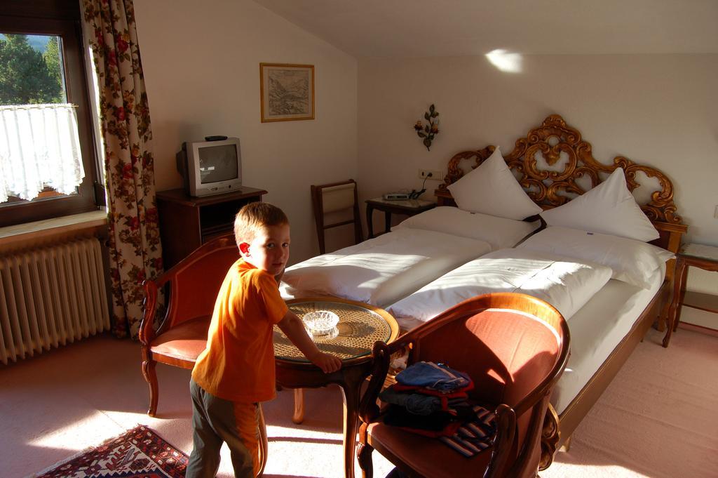 Haus Orplid Otel Seefeld in Tirol Oda fotoğraf
